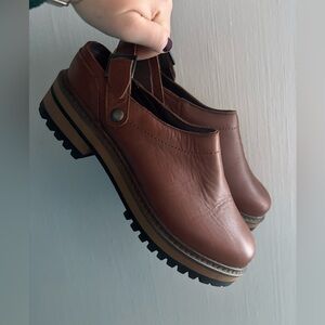 L.L. Bean Clogs Womens size 8.5 Brown Leather Slip On Mule Casual Shoes